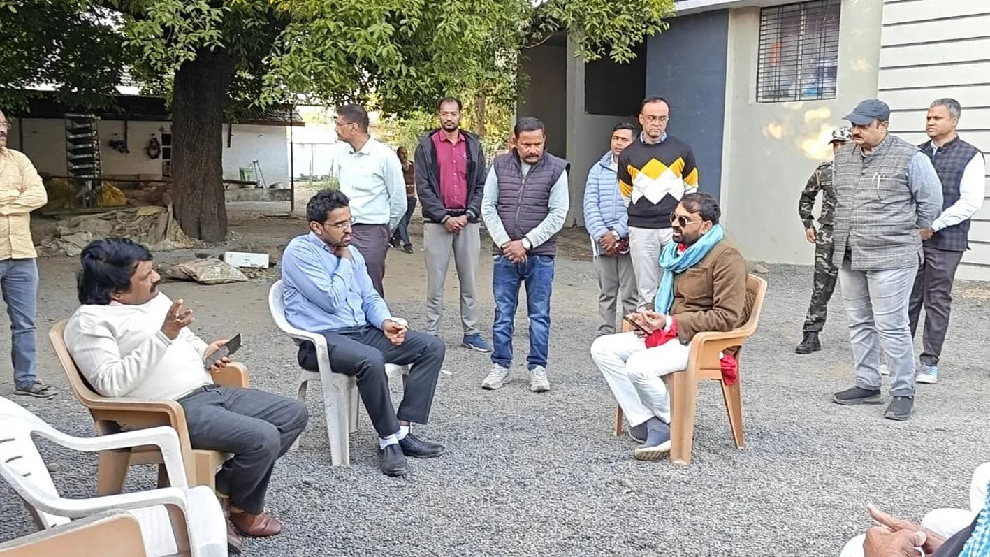 प्रमुख सचिव ने हरदा में ‘दुग्ध समृद्धि संपर्क अभियानÓ का किया निरीक्षण