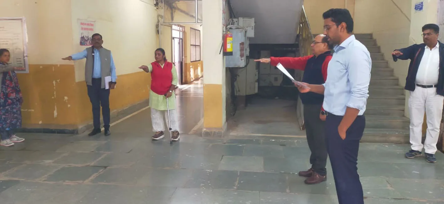 सुशासन दिवस पर अधिकारी कर्मचारियों को दिलाई शपथ
