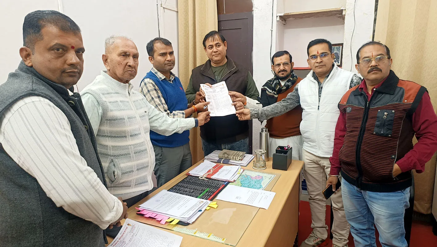 व्यास दंपत्ति को आत्मदाह के लिए उकसाने वाले अधिकारियों पर कार्रवाई की मांग