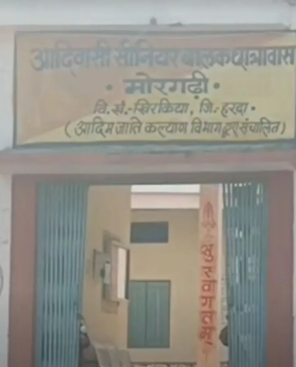 हॉस्टल में घुसकर छात्रों के साथ की मारपीट,  एक बेहोश