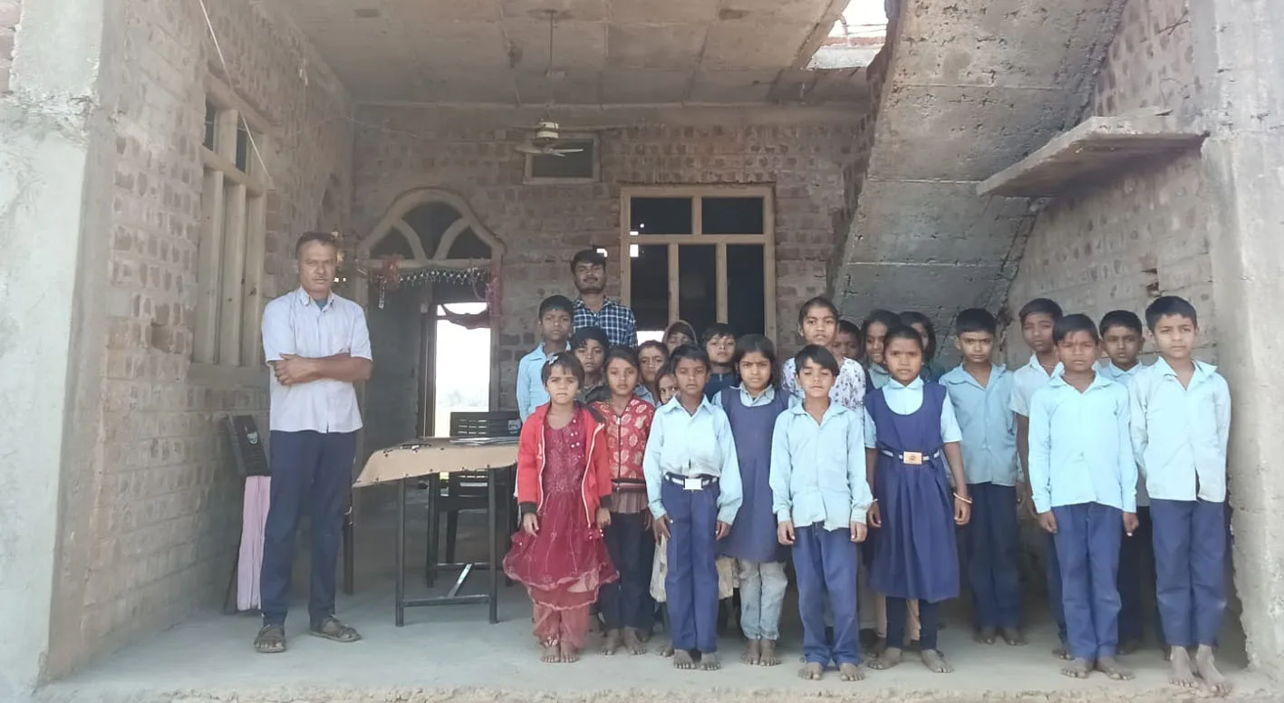 जर्जर स्कूल तोड़ने की कार्रवाई!