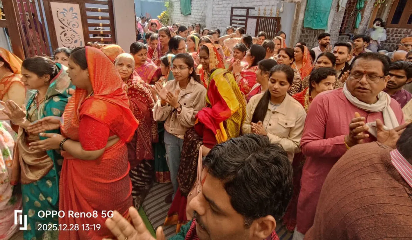 अत्रे गौत्र के परिवारजनों ने किया कुलदेवी पूजन