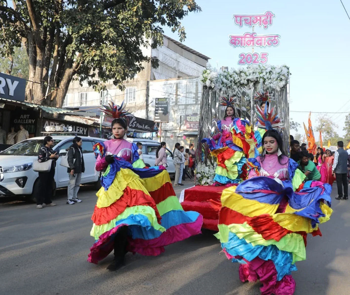 जिपं सीईओ ने हरी झंडी दिखाकर पचमढ़ी महोत्सव का किया शुभारंभ