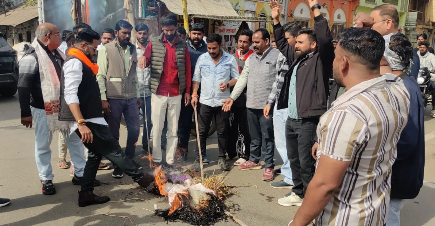 बजरंग दल ने बांग्लादेश का पुतला फूंका