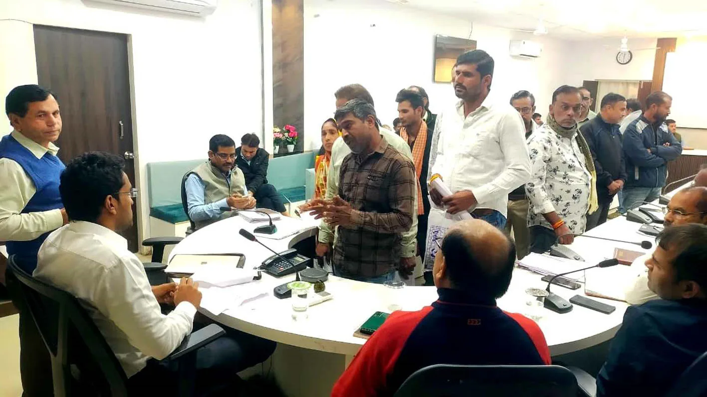 कलेक्टर ने जनसुनवाई में सुनी नागरिकों की समस्याएं