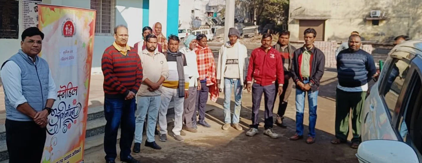 कृत्रिम हाथ लगाने हेतु बैतूल रवाना हुआ दल