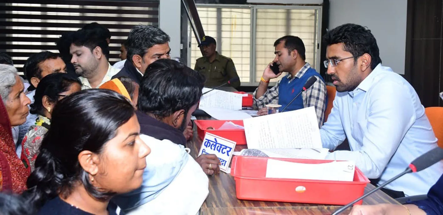 कलेक्टर ने जनसुनवाई में सुनी नागरिकों की समस्याएं
