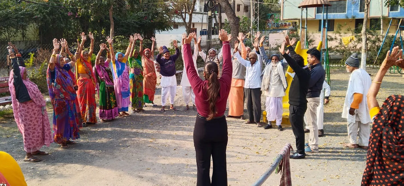 वृद्धाश्रम में स्वास्थ्य परीक्षण कार्यक्रम सम्पन्न