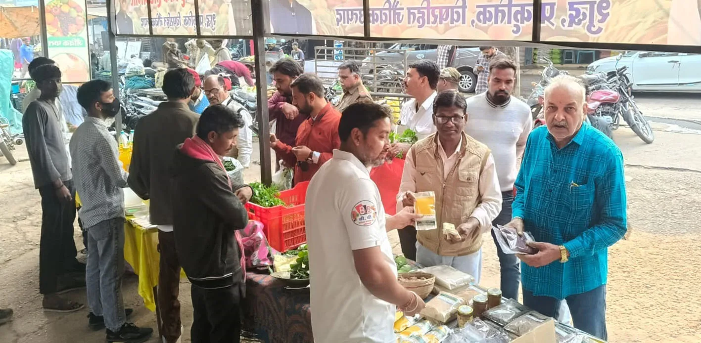 जैविक हाट बाजार में 97 उपभोक्ताओं ने खरीदी सामग्री  