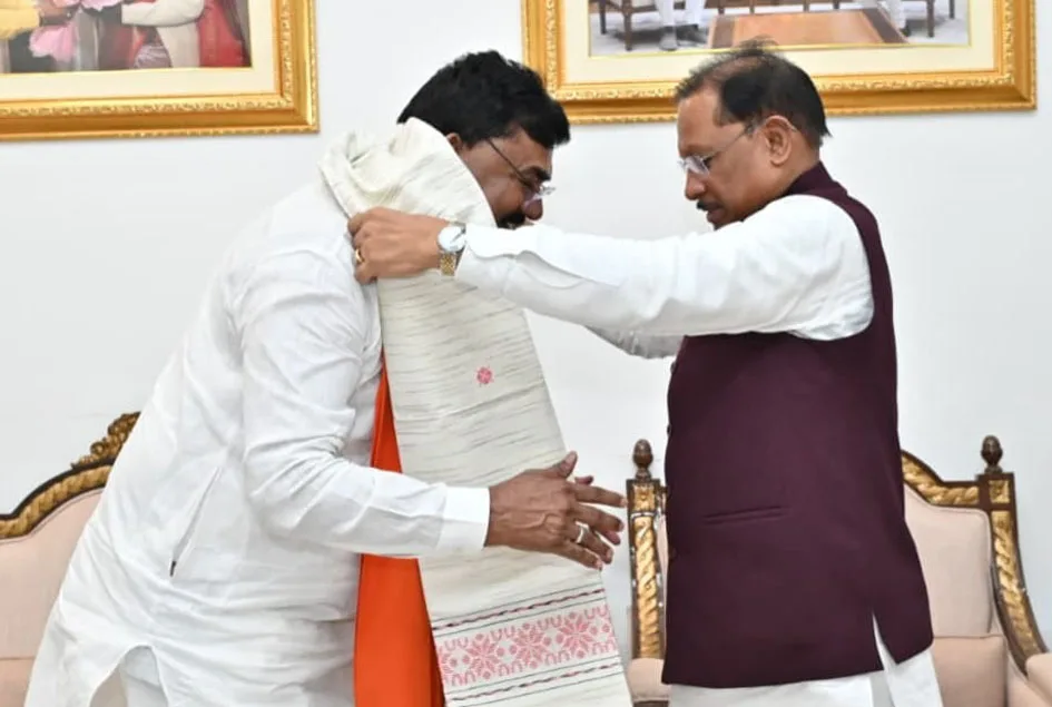 पूर्व मंत्री कमल पटेल की छत्तीसगढ़ के मुख्यमंत्री विष्णुदेव साय से शिष्टाचार भेंट