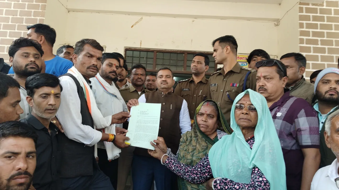ट्रैक्टर टोचन विवाद : अजनास ग्राम रहा बंद