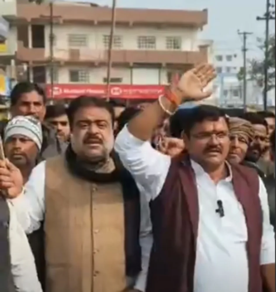 कांग्रेसजनों ने भाजपा कार्यालय पहुंचकर किया प्रदर्शन