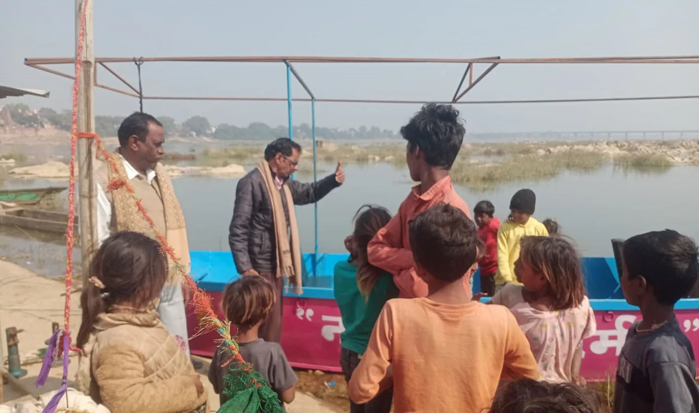 अनुपस्थित बच्चों को ढूंढने निकाला शिक्षकों का दल