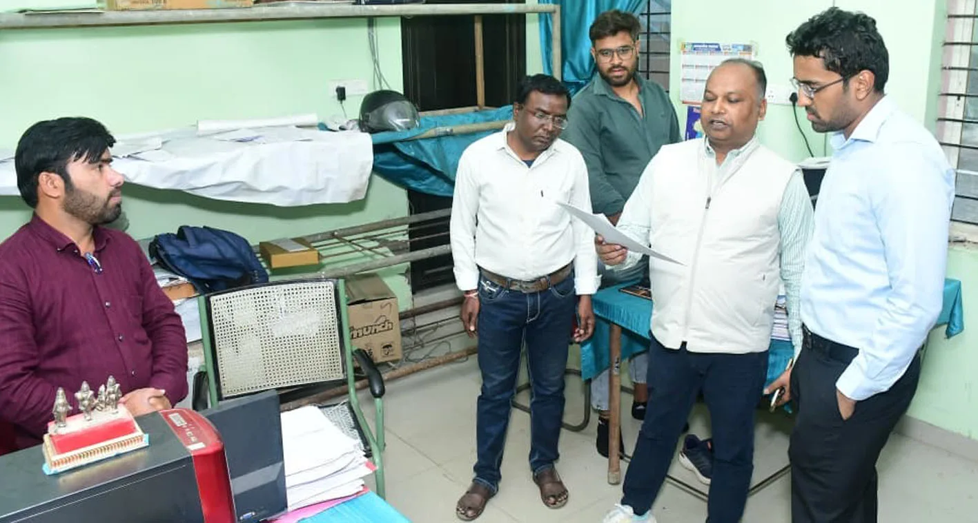 कलेक्टर ने पीएचई की जल परीक्षण प्रयोगशाला का किया निरीक्षण  