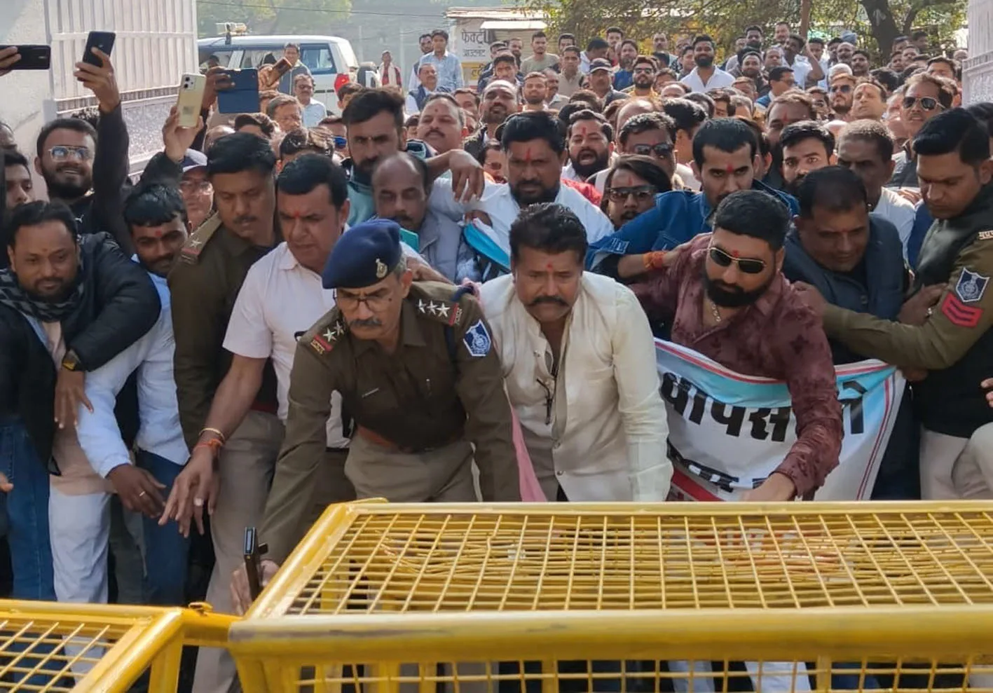 विरोध-प्रदर्शन ….