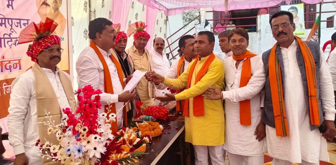 पूर्व मंत्री कमल पटेल का हुआ लड्डुओं से तुलादान