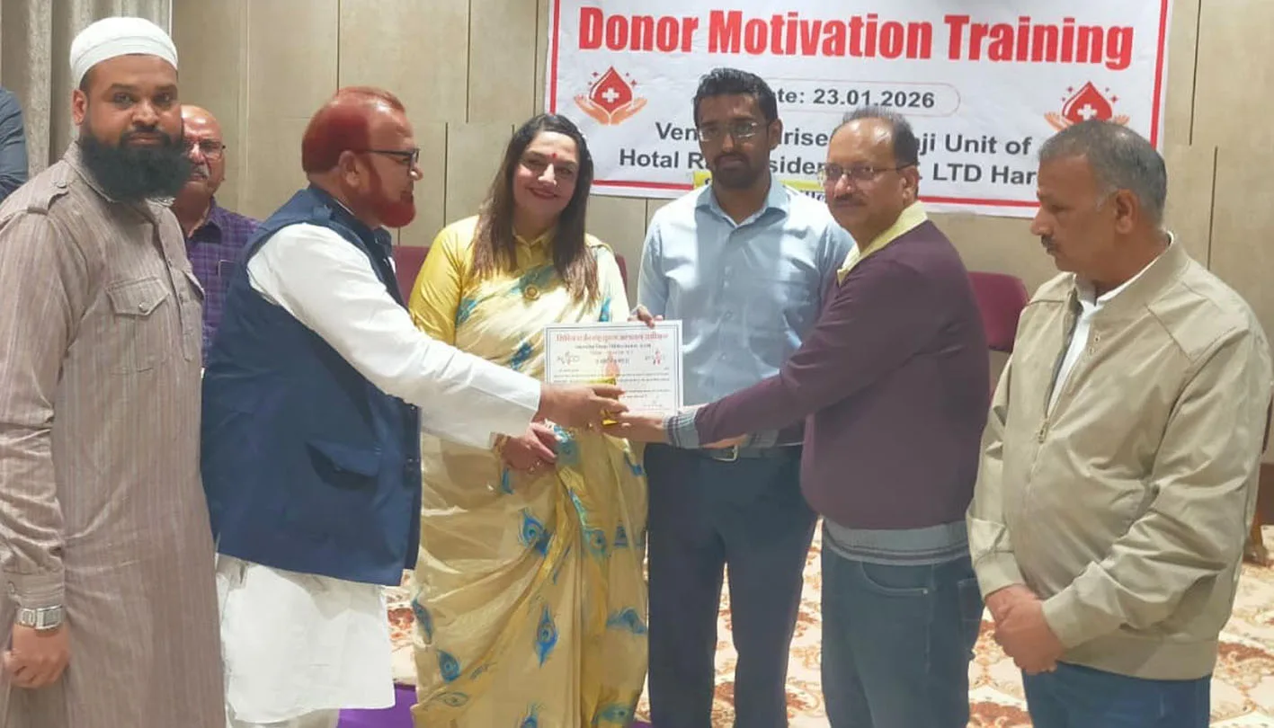 कलेक्टर ने रक्तदाताओं को प्रशस्ति पत्र देकर किया सम्मानित