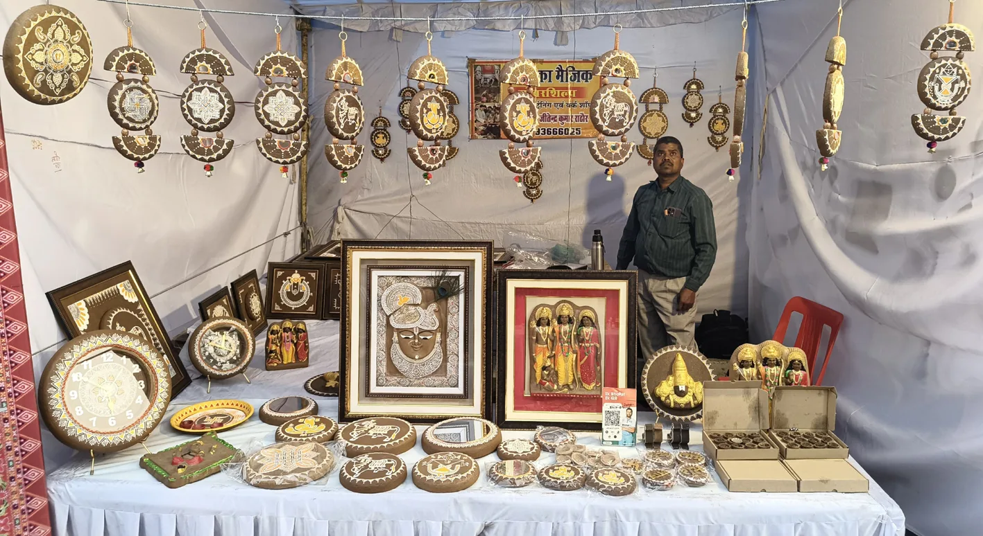 गोबर शिल्प को नई ऊंचाइयां दे रहे भोपाल के मास्टर आर्टिस्ट जितेंद्र राठोर