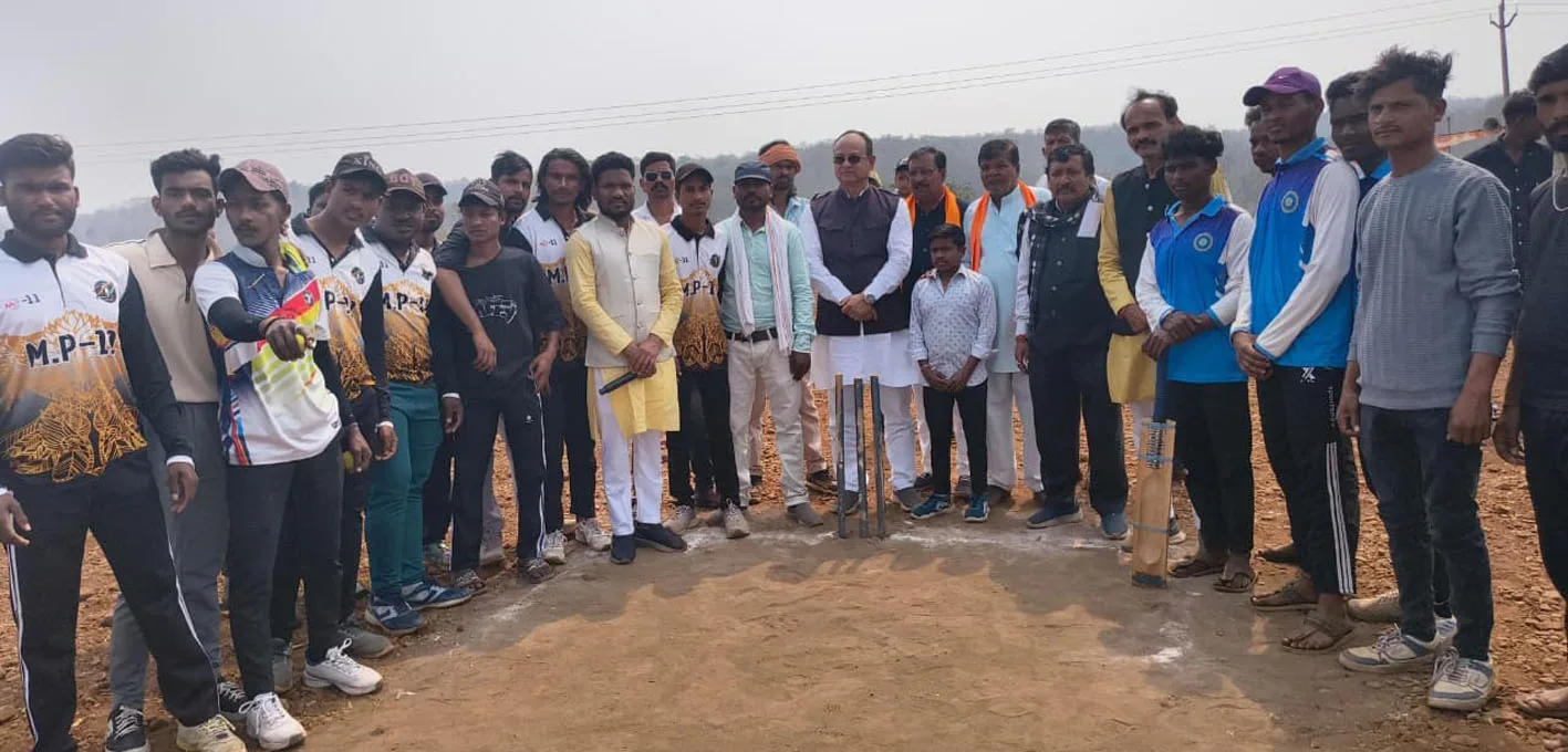 ग्राम बोरपानी में विशाल क्रिकेट प्रतियोगिता का आयोजन