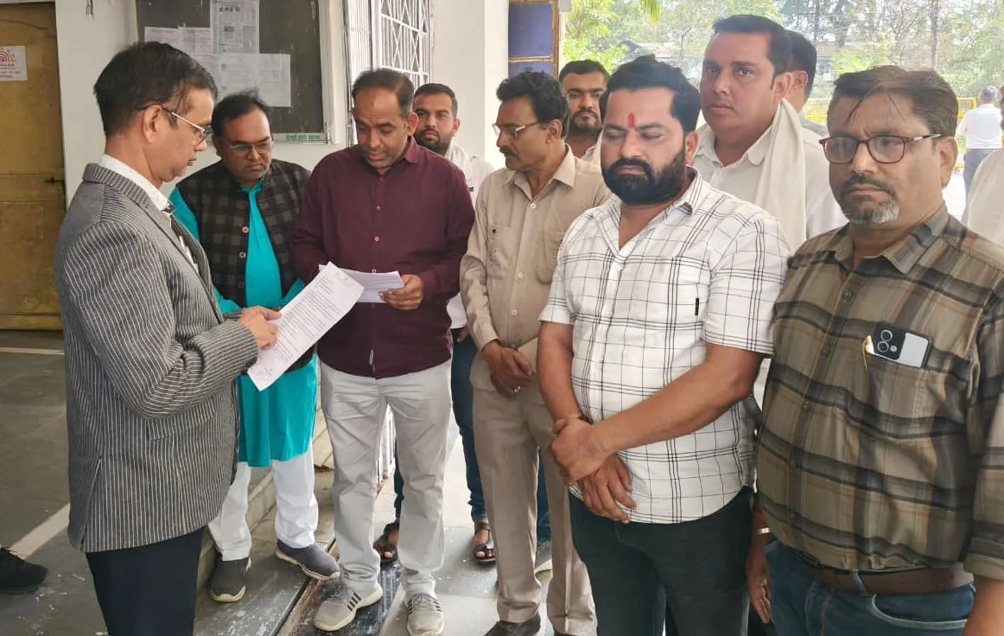 किसान आक्रोश मोर्चा ने नैतिक मुद्दो का ज्ञापन दिया