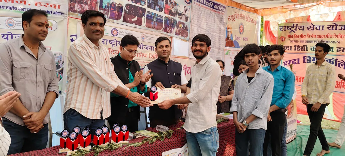 एनएसएस का सात दिवसीय आवासीय शिविर संपन्न