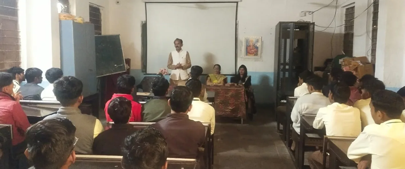 परीक्षा पे चर्चा कार्यक्रम का शासकीय उत्कृष्ट विद्यालय में सीधा प्रसारण