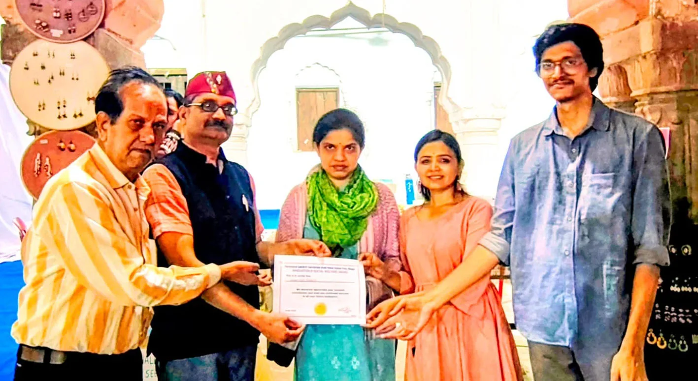 अनंत महोत्सव में ग्राम आर्ट प्रोजेक्ट को इनोवेशन अवार्ड से सम्मानित