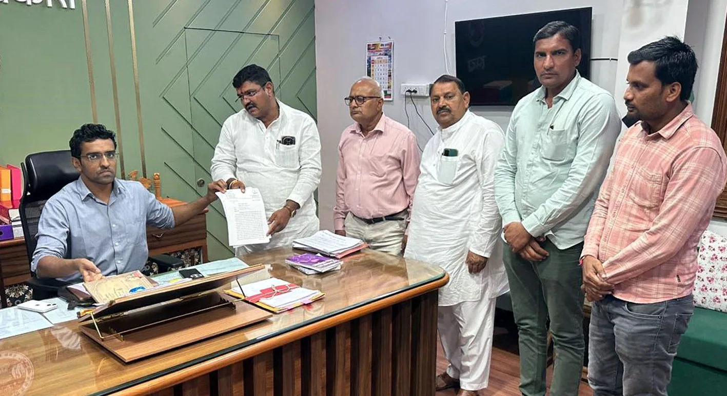 किसानों की समस्याओं को लेकर जिला कांग्रेस ने कलेक्टर को सौंपा ज्ञापन