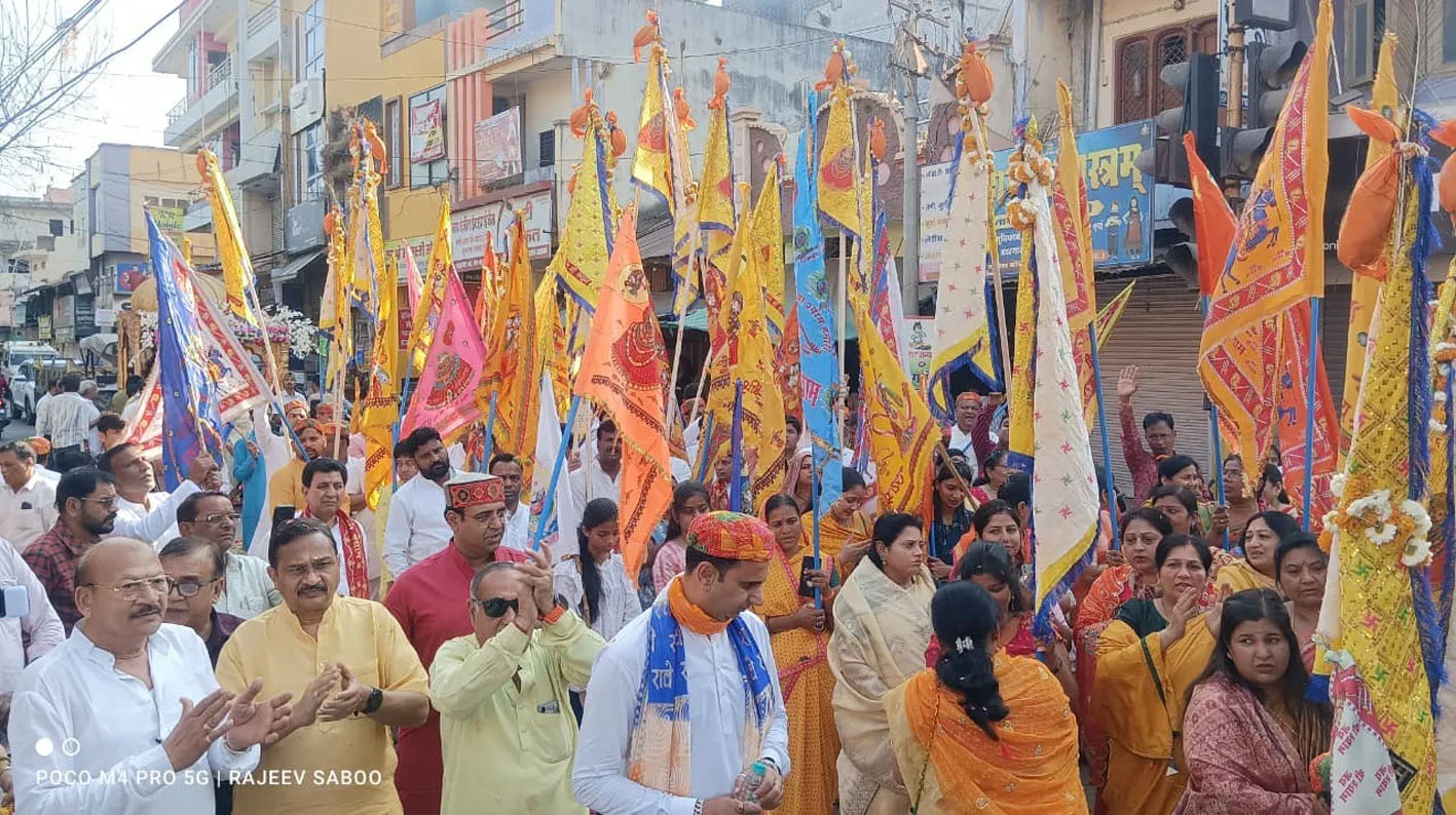 दसवां फाग उत्सव धूमधाम से मनाया, पैदल निशान यात्रा निकाली