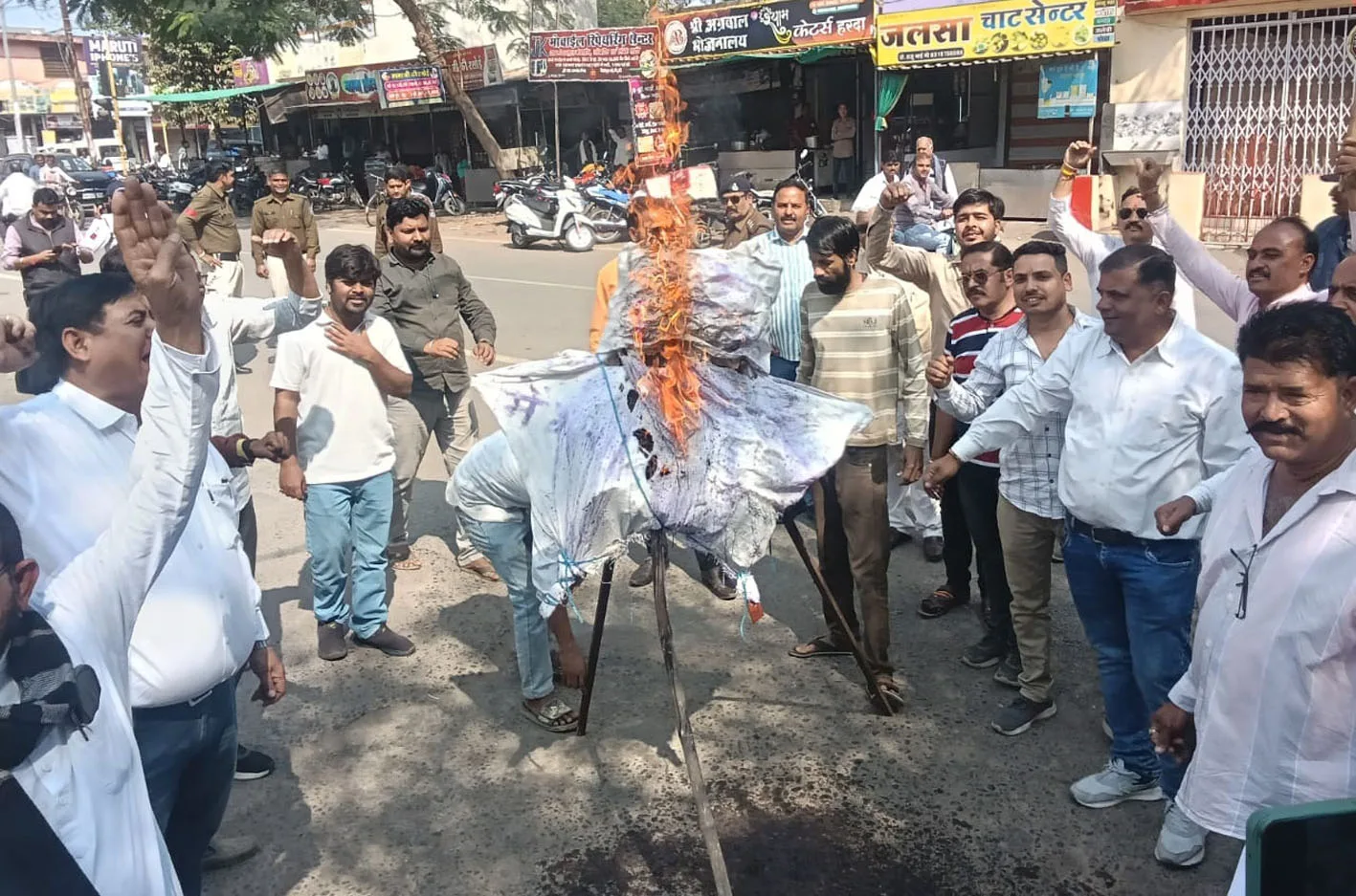 शंखनाद कर विरोध जताया….