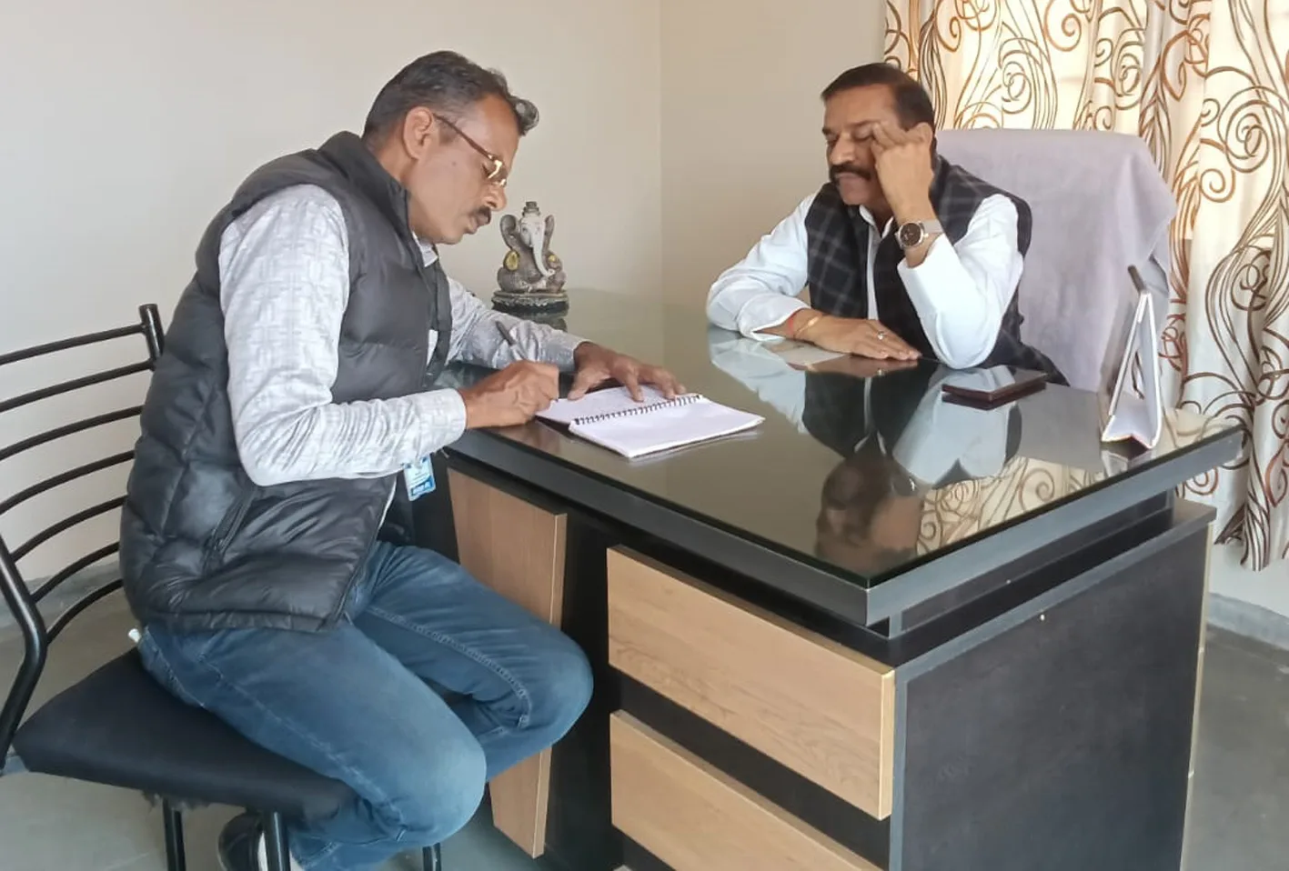 जिले के विकास कार्यो को लेकर जिम्मेदारों से सवाल-जबाव