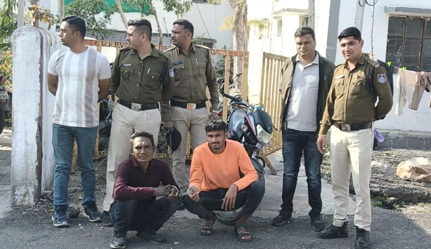 मोटरसाईकल चोरी करने वाले आरोपियों को पकड़ा