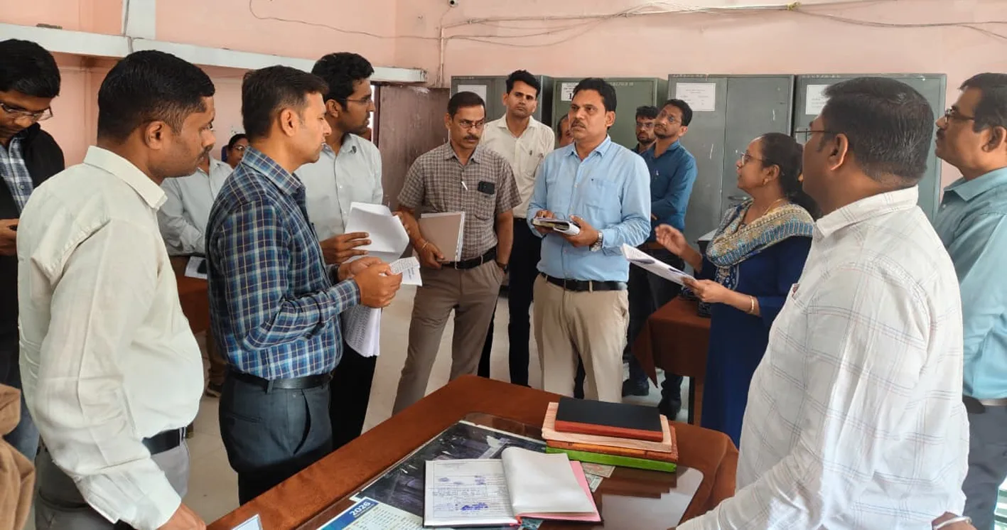 संभागायुक्त ने जिला पंचायत का निरीक्षण कर व्यवस्थाओं का जायजा लिया