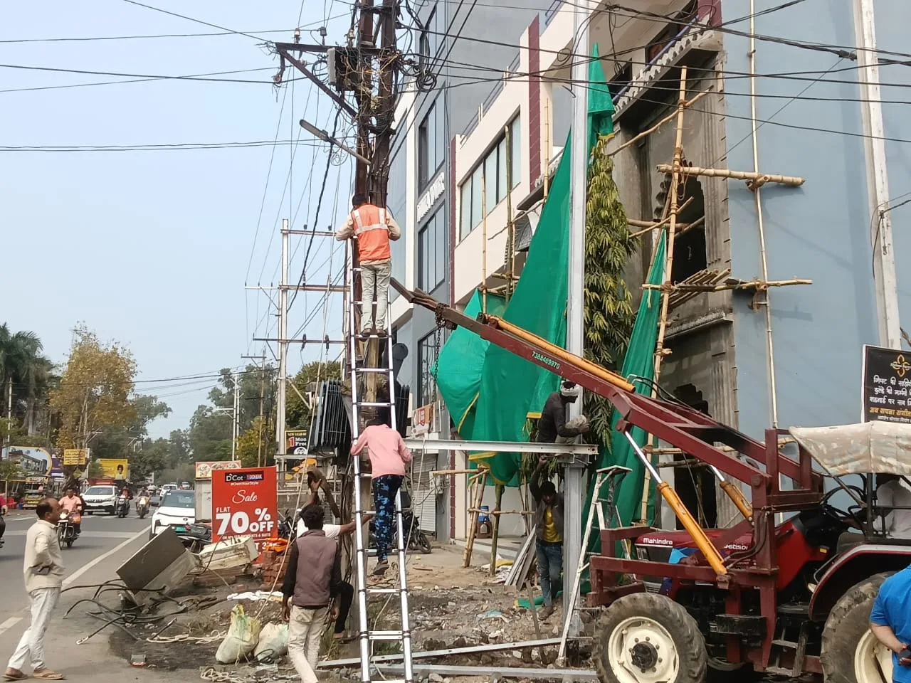 मेंटेनेंस के चलते घंटो गुल रही बिजली