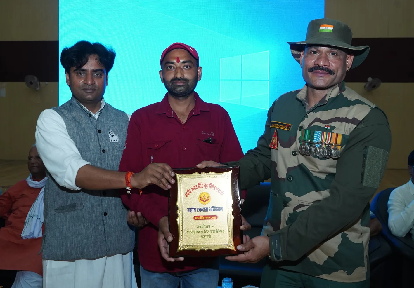  राष्ट्रीय रक्तदाता अधिवेशन में सम्मानित हुए रक्तमित्र परमानंद बघेल