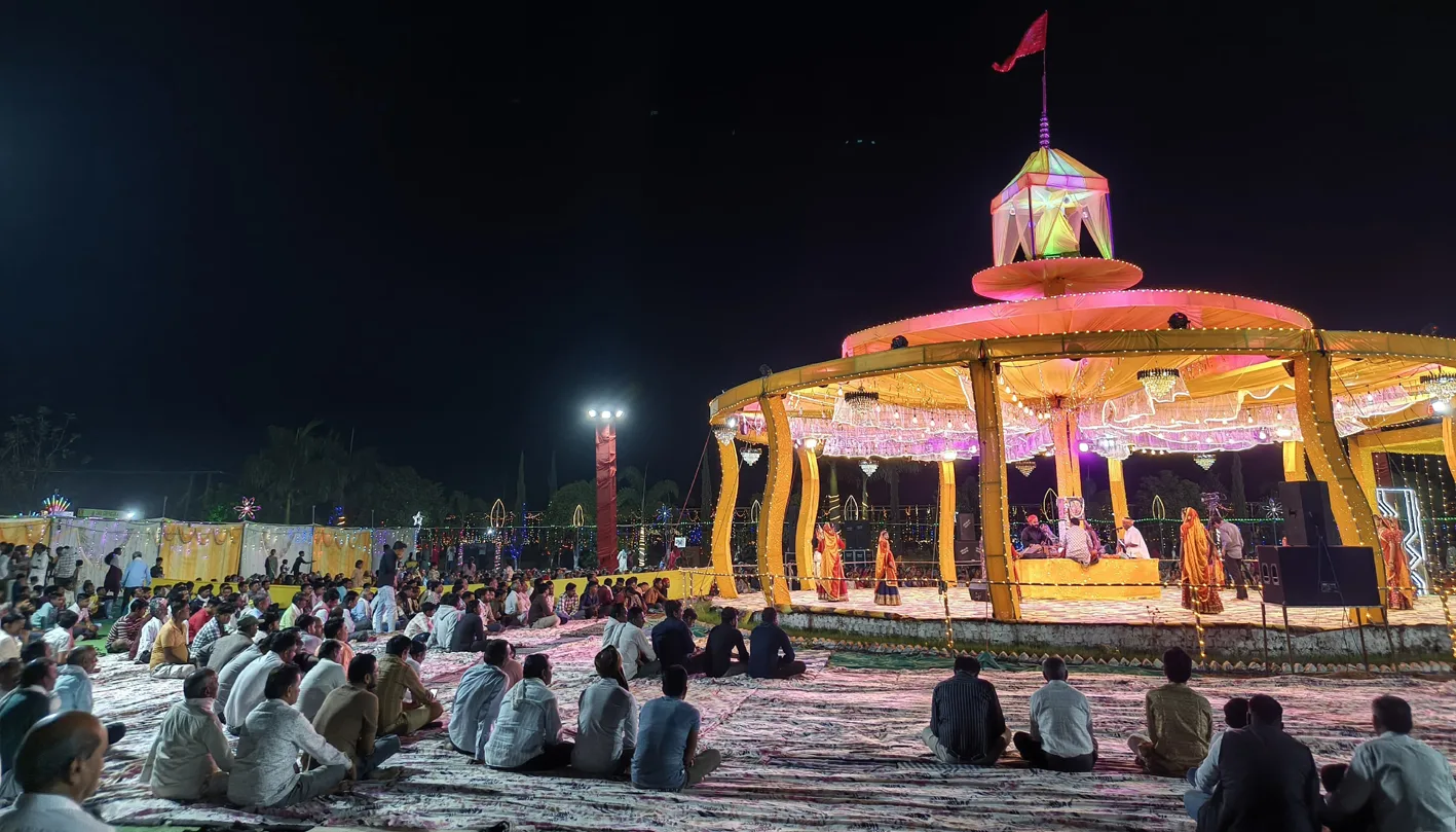 गणगौर उत्सव की धूम : पंडालों में देर रात तक गूंज रहे भजन-नृत्य