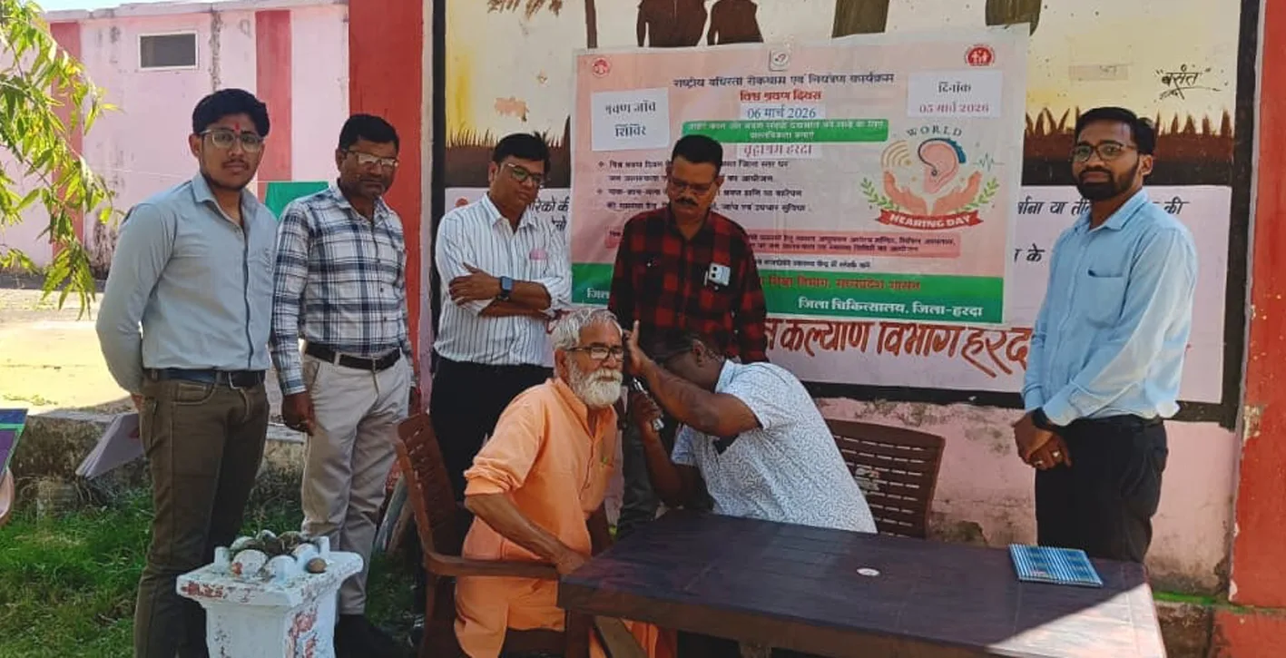 विश्व श्रवण दिवस के तहत वृद्धजनों के कानों की हुई जांच