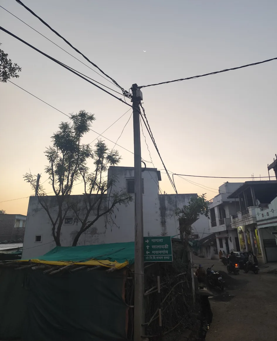 सुबह 9 बजे बंद हुई बिजली शाम 6 बजे आई