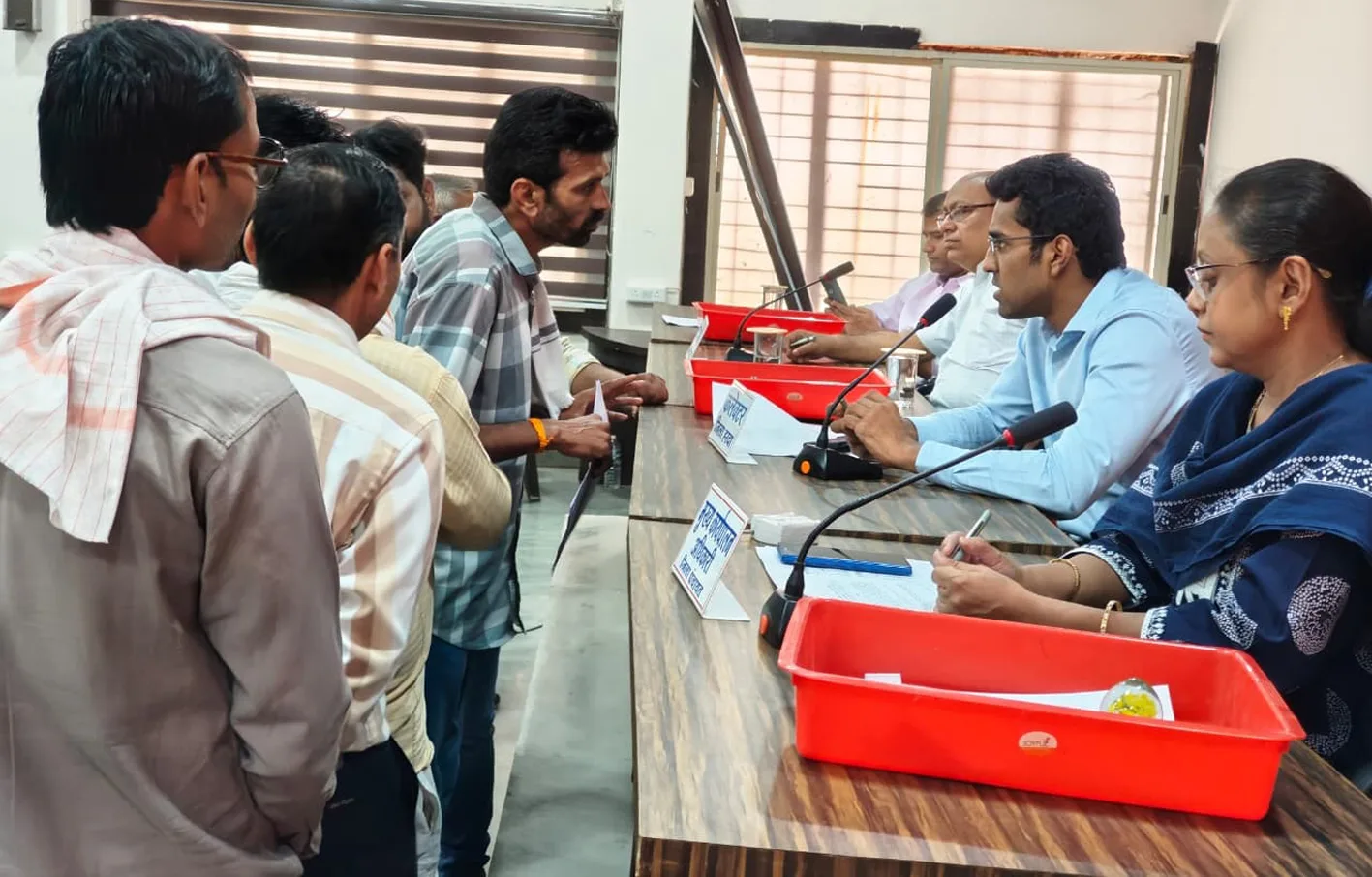 कलेक्टर ने जनसुनवाई में सुनी नागरिकों की समस्याएं