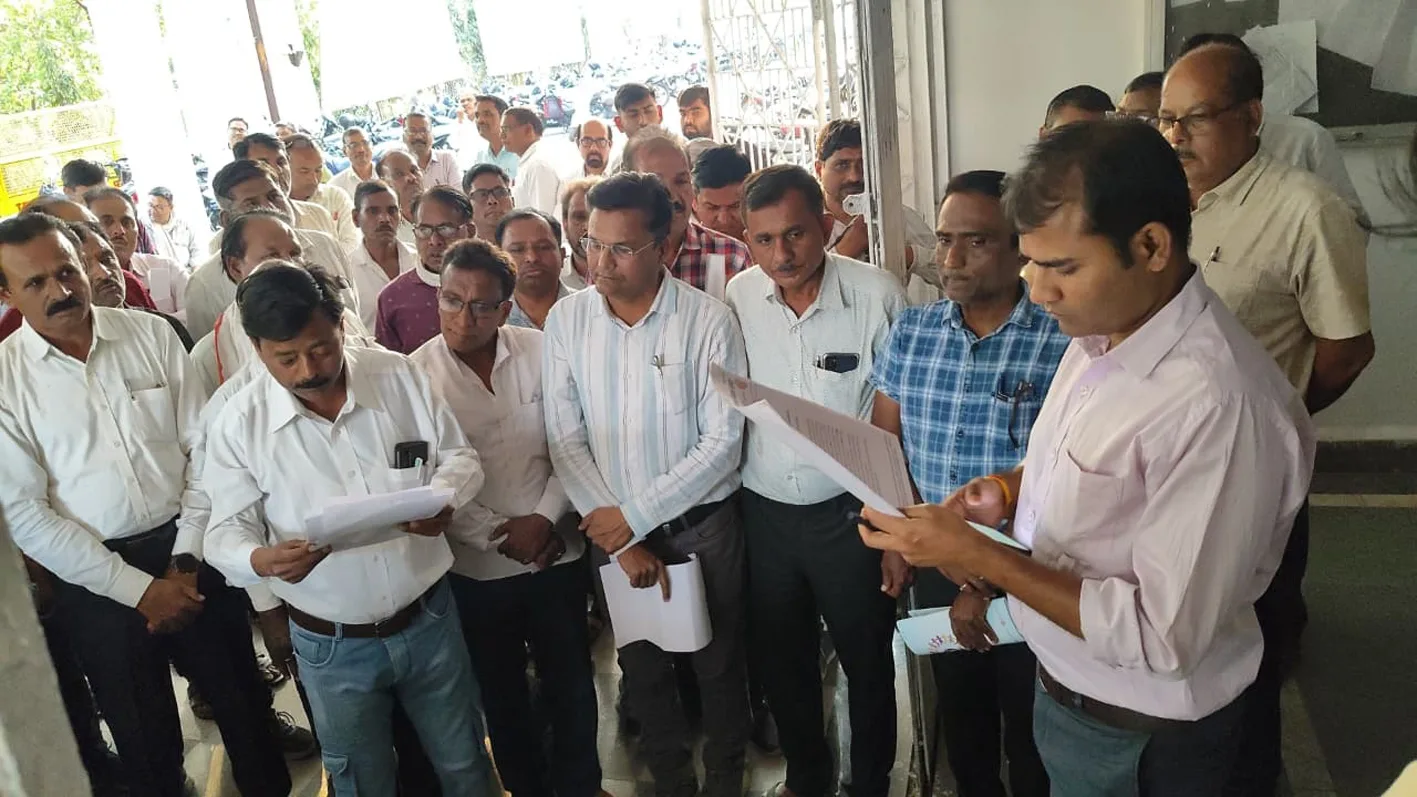 शासकीय शिक्षक संगठन ने मुख्यमंत्री के नाम सौंपा ज्ञापन