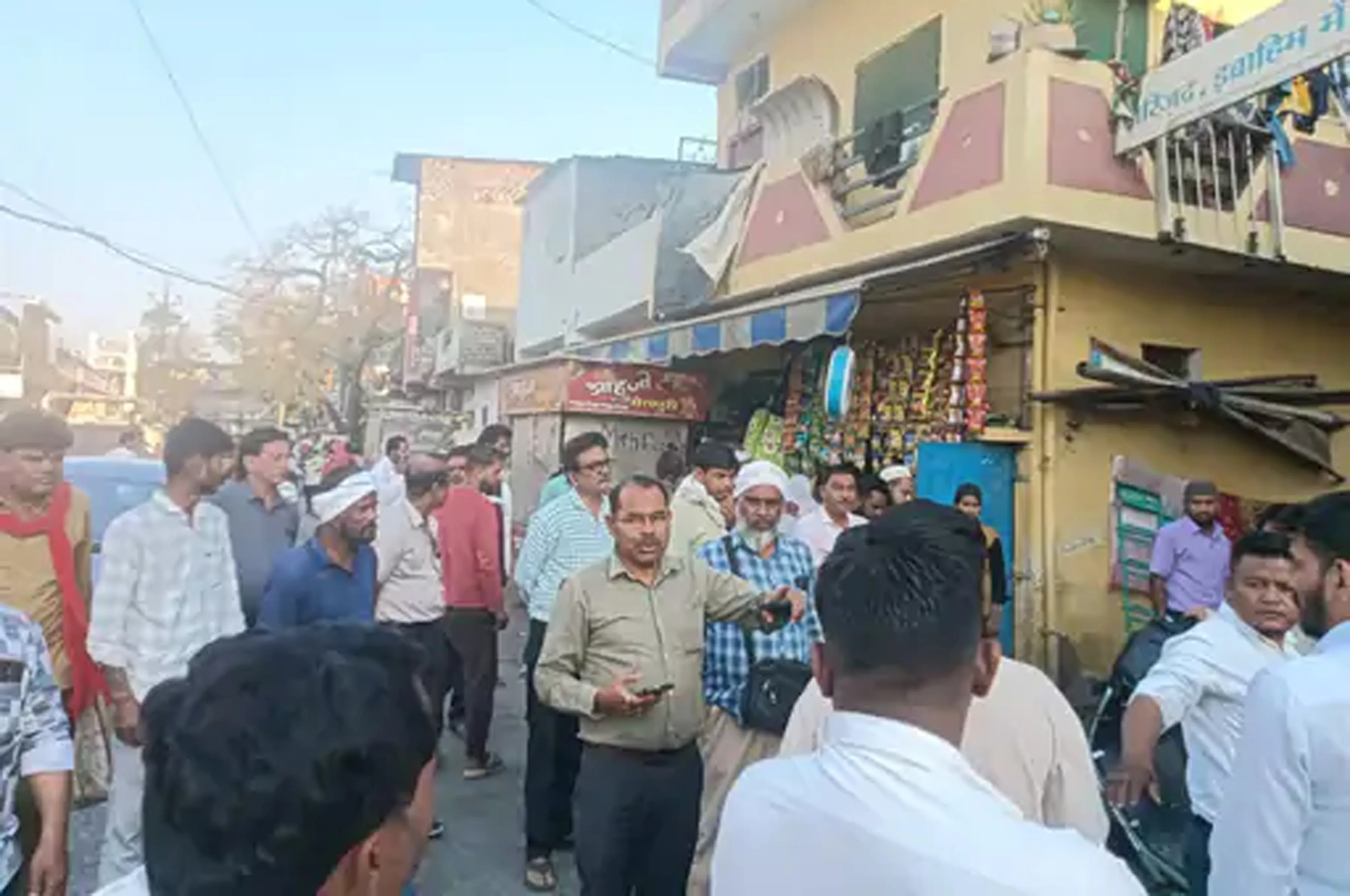 दुकानदारों से वसूला 8 हजार का जुर्माना