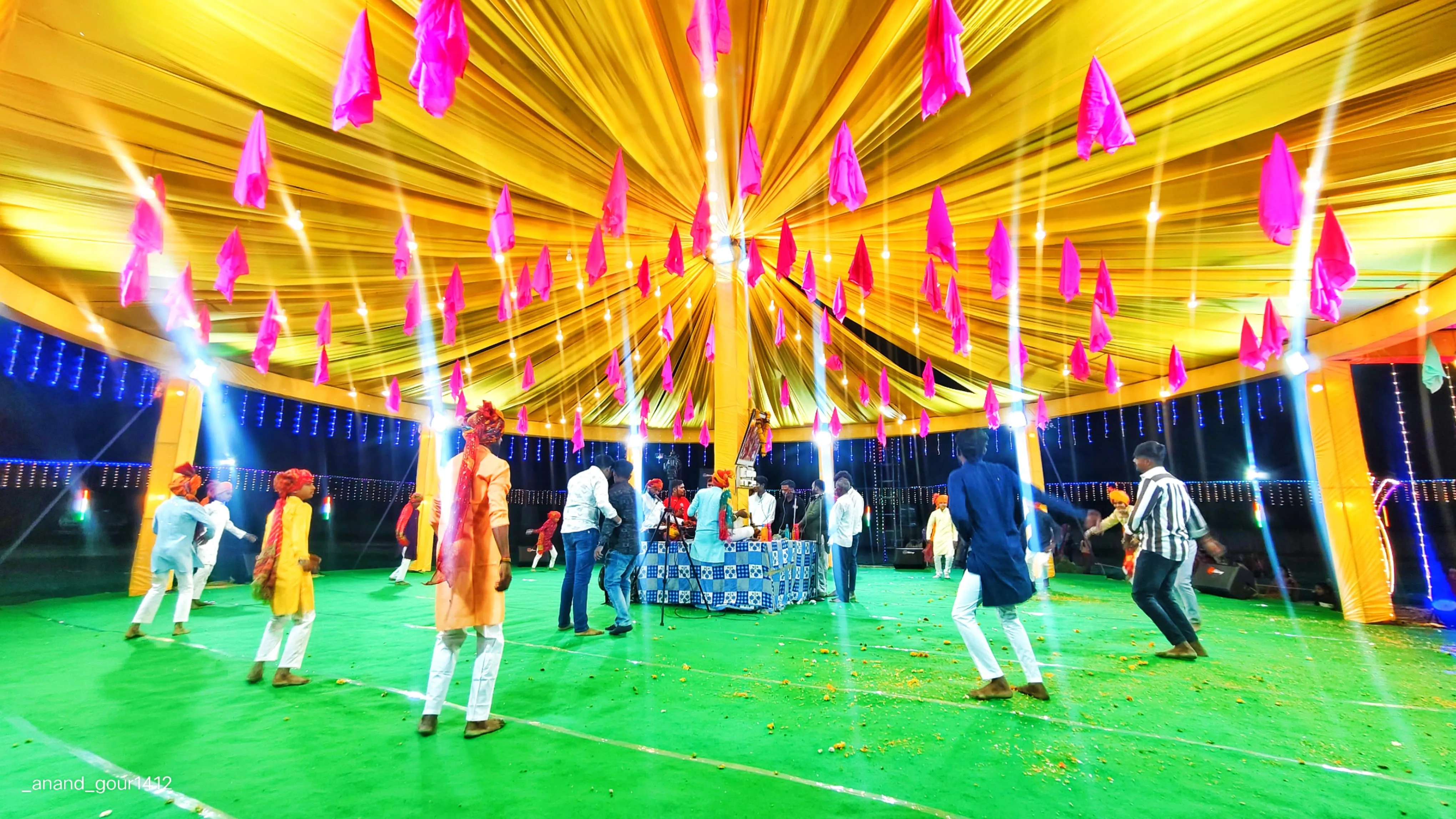 प्रथम दिवस तीन मंडलियों की मनमोहक प्रस्तुति, माता-बहनों ने दिए सुंदर झालरे