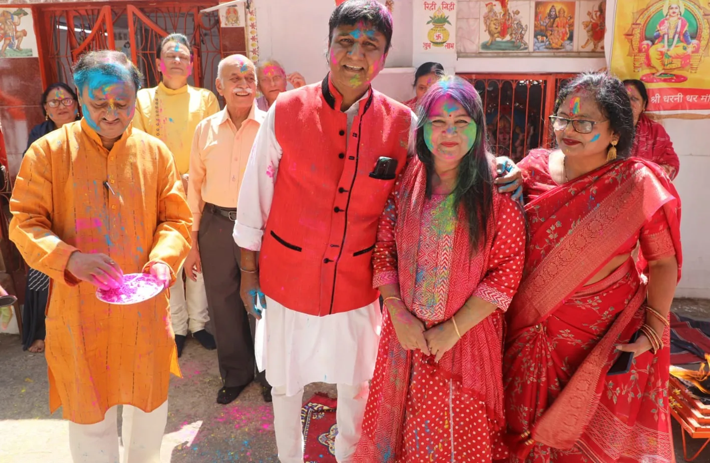 श्री चित्रगुप्त का किया पूजन,  रंग-गुलाल से खेली होली