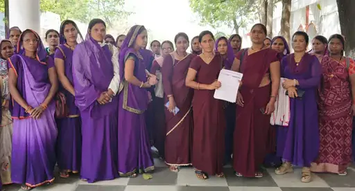 विभिन्न मांगों को लेकर आशा कार्यकर्ताओं ने मुख्यमंत्री के नाम सौंपा ज्ञापन