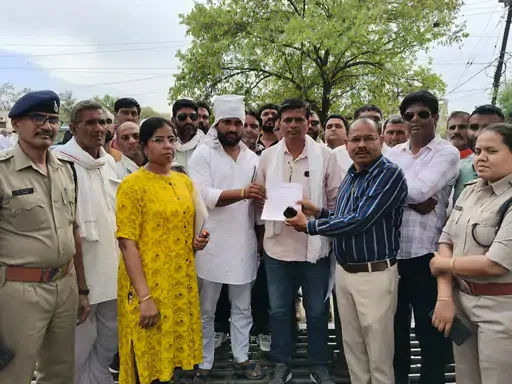 सात सूत्रीय मांगों को लेकर किसानों ने किया प्रदर्शन