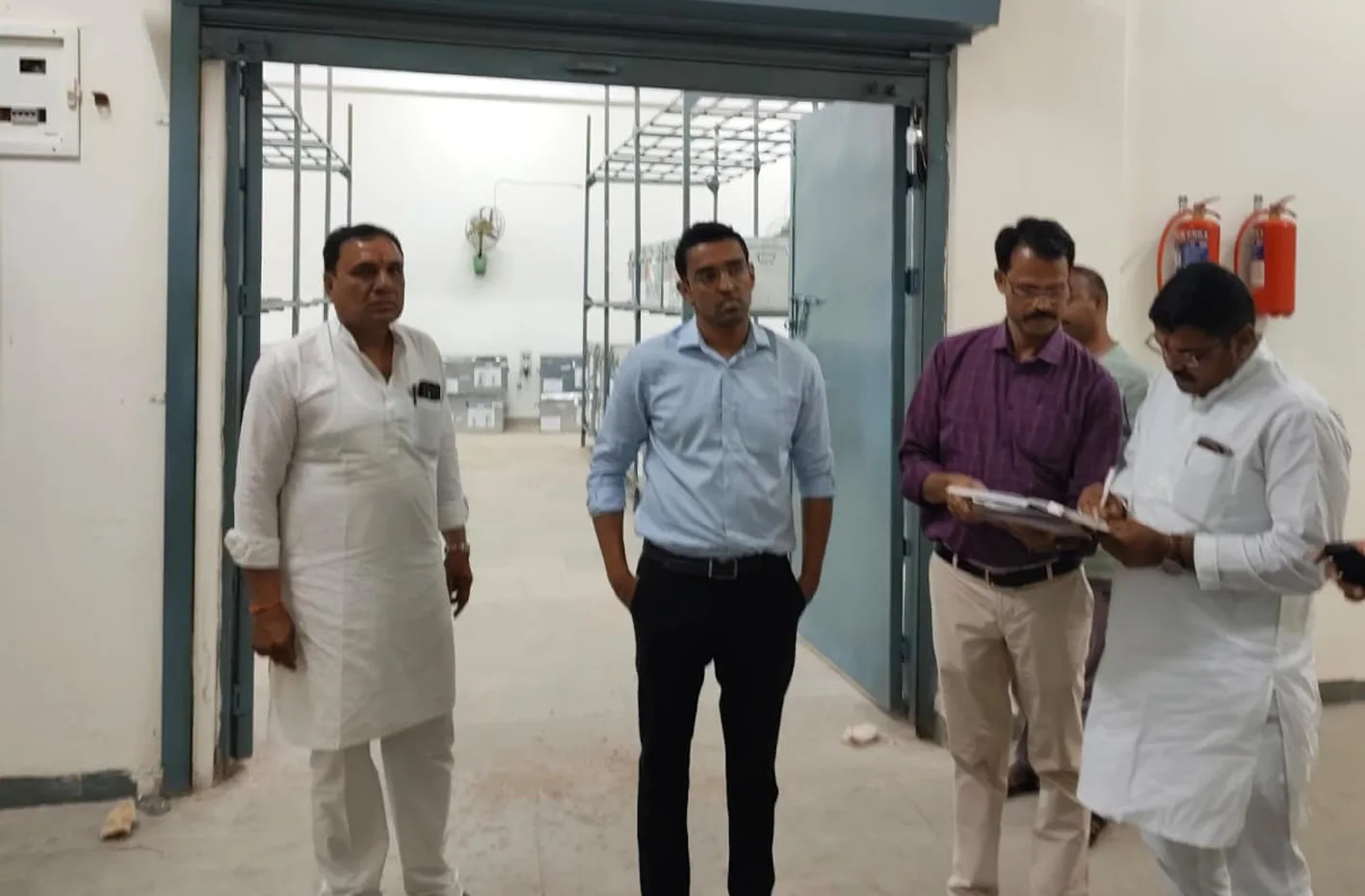 कलेक्टर ने ईवीएम वेयर हाउस का किया निरीक्षण  