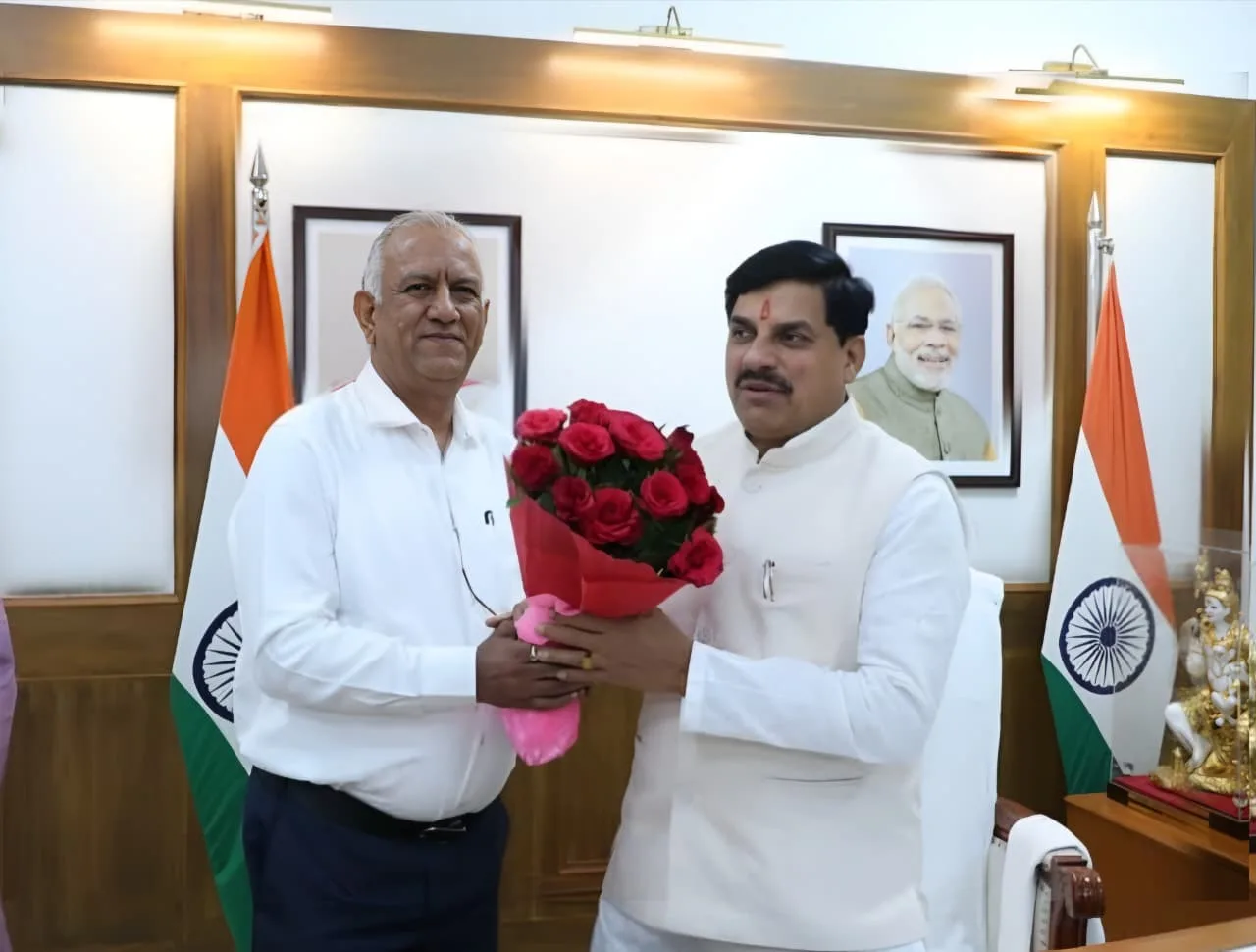 मुख्यमंत्री डॉ. मोहन यादव ने किया दैनिक अनोखा तीर विशेषांक का विमोचन
