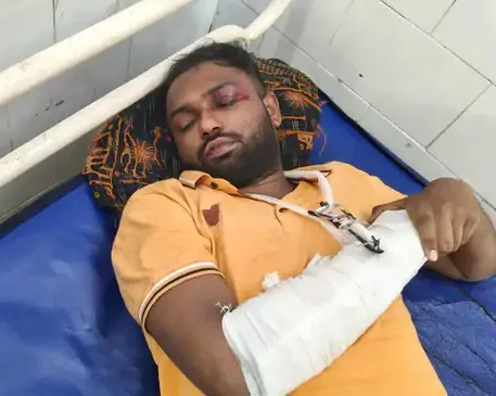 अनियंत्रित होकर पलटी कार, एक की मौत, 3 घायल