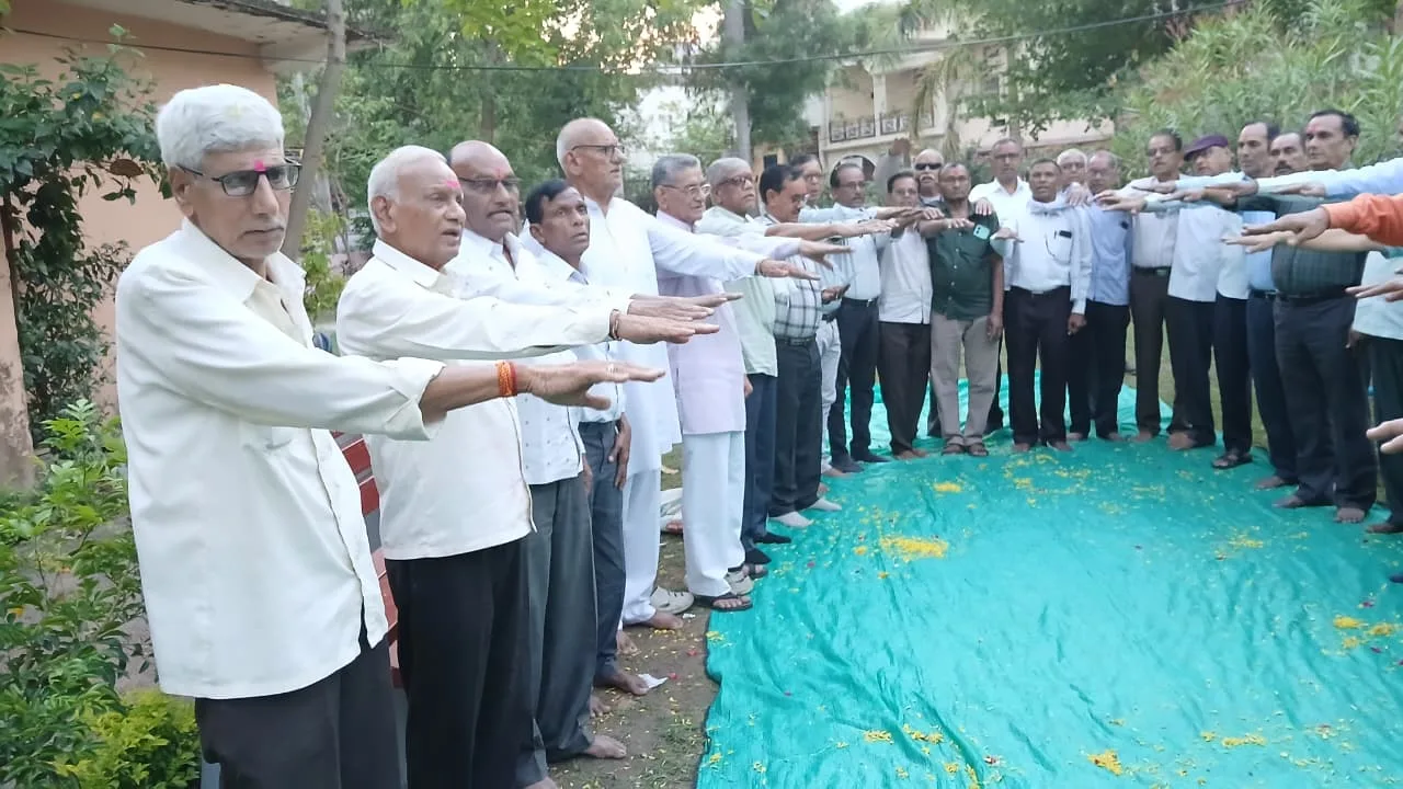 प्रोग्रेसीव पेंशनर्स एसोसिएशन ने मनाया होली मिलन
