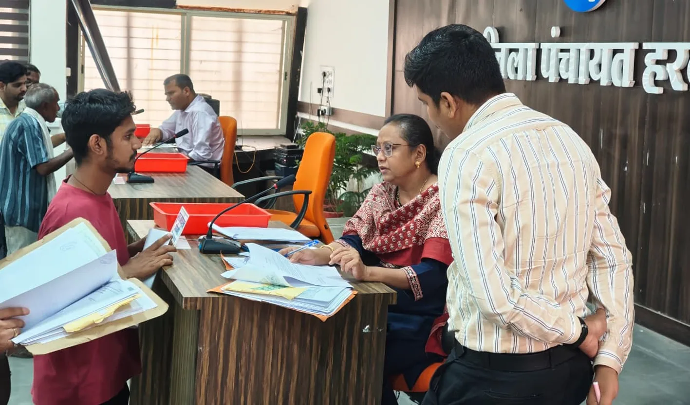 अधिकारियों ने जनसुनवाई में सुनी नागरिकों की समस्याएं